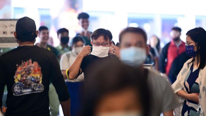 Singapore ‘stro<em></em>ngly encourages’ mask-wearing in crowded places amid rise in COVID-19 cases